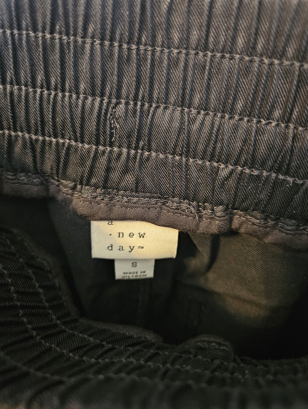 Black Drawstring Cargo Jogger Pants - Picture 9 of 10